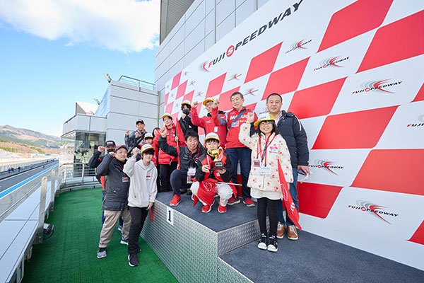 NISMO FESTIVAL at FUJI SPEEDWAY 2023で行われた「バックヤードツアー for Club NISMO」の様子